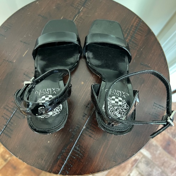 VINCE CAMUTO SANDALS - Picture 11 of 13